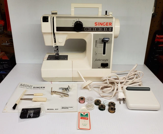 VINTAGE SINGER MODEL 322 White Mini Featherweight Sewing Machine, WORKS